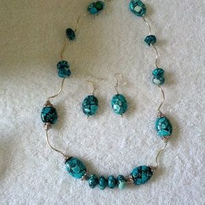 Necklace/earnings set